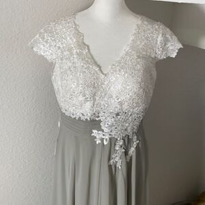 Women’s Ivory Lace Top Chiffon V-Neck with Cap Sleeves Dress Size 12 NWT